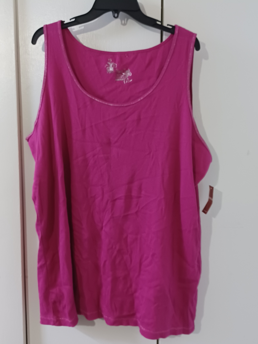 Women’s Sleeveless Tank Top - Fuchsia Pink